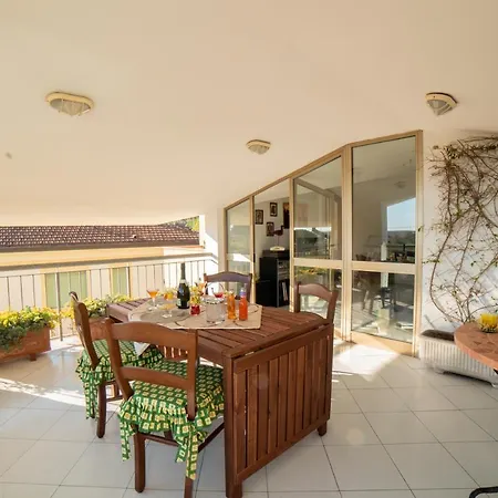 Apartment Eucalipto, Splendido Con Terrazza Panoramica Sulla Campagna Versiliese Massarosa